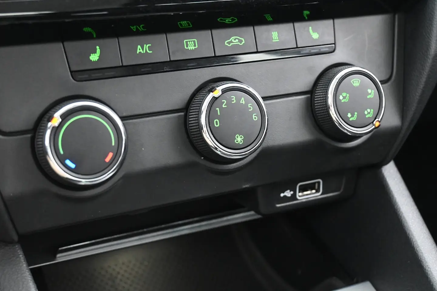 Car Image - 4IYAlPh2Bmz0a6QzDiIAz1