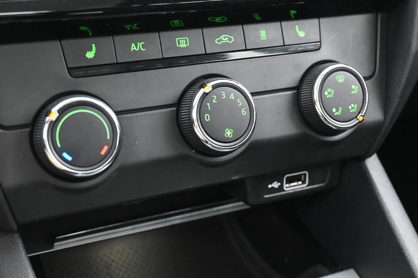 Car Image - 4IYAlPh2Bmz0a6QzDiIAz1
