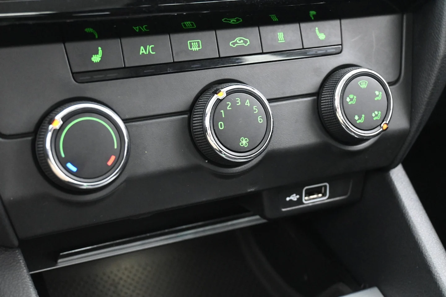 Car Image - 4IYAlPh2Bmz0a6QzDiIAz1