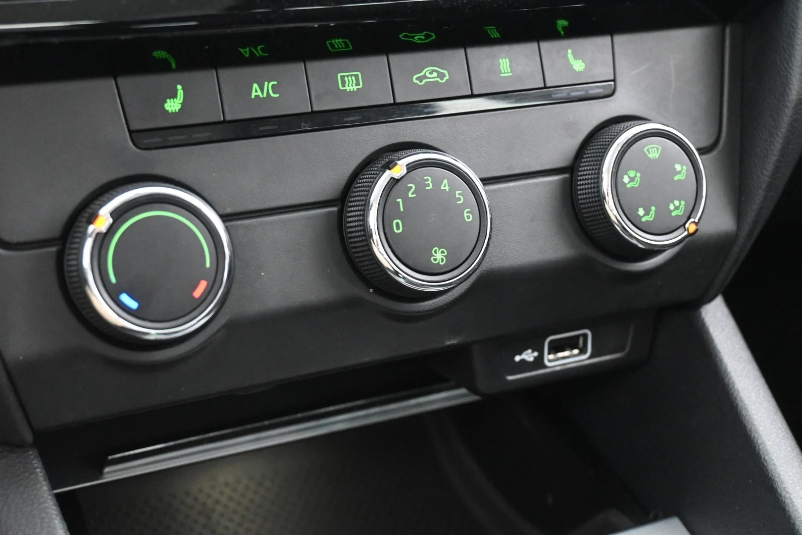 Car Image - 4IYAlPh2Bmz0a6QzDiIAz1