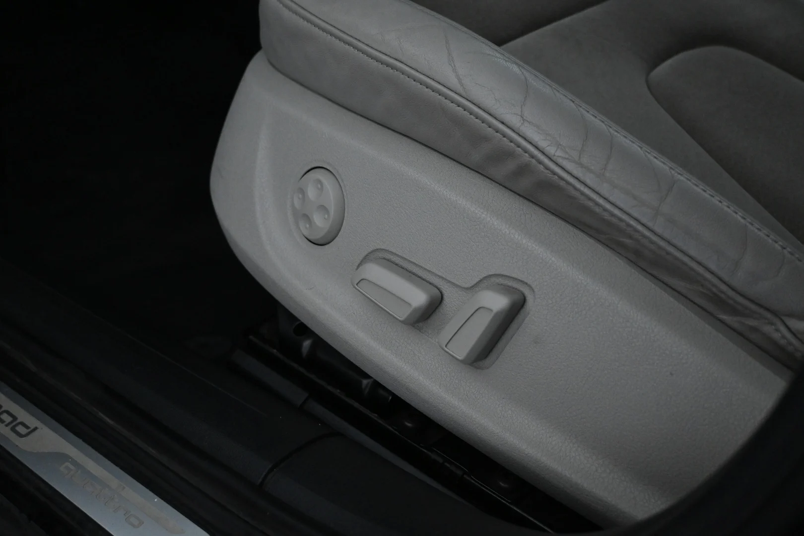 Car Image - zkEB4FGRwrl4XafVvgYa5