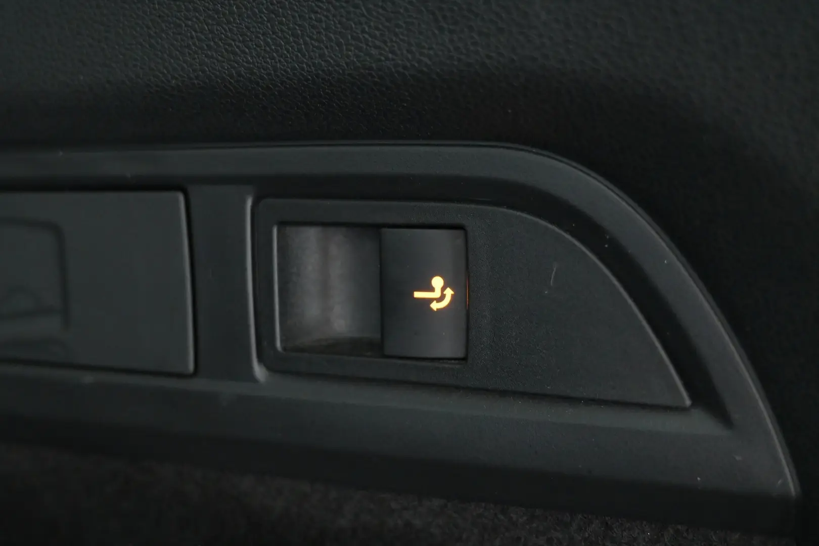 Car Image - 6VAlMILiVP9J8KbHu6L2pJ