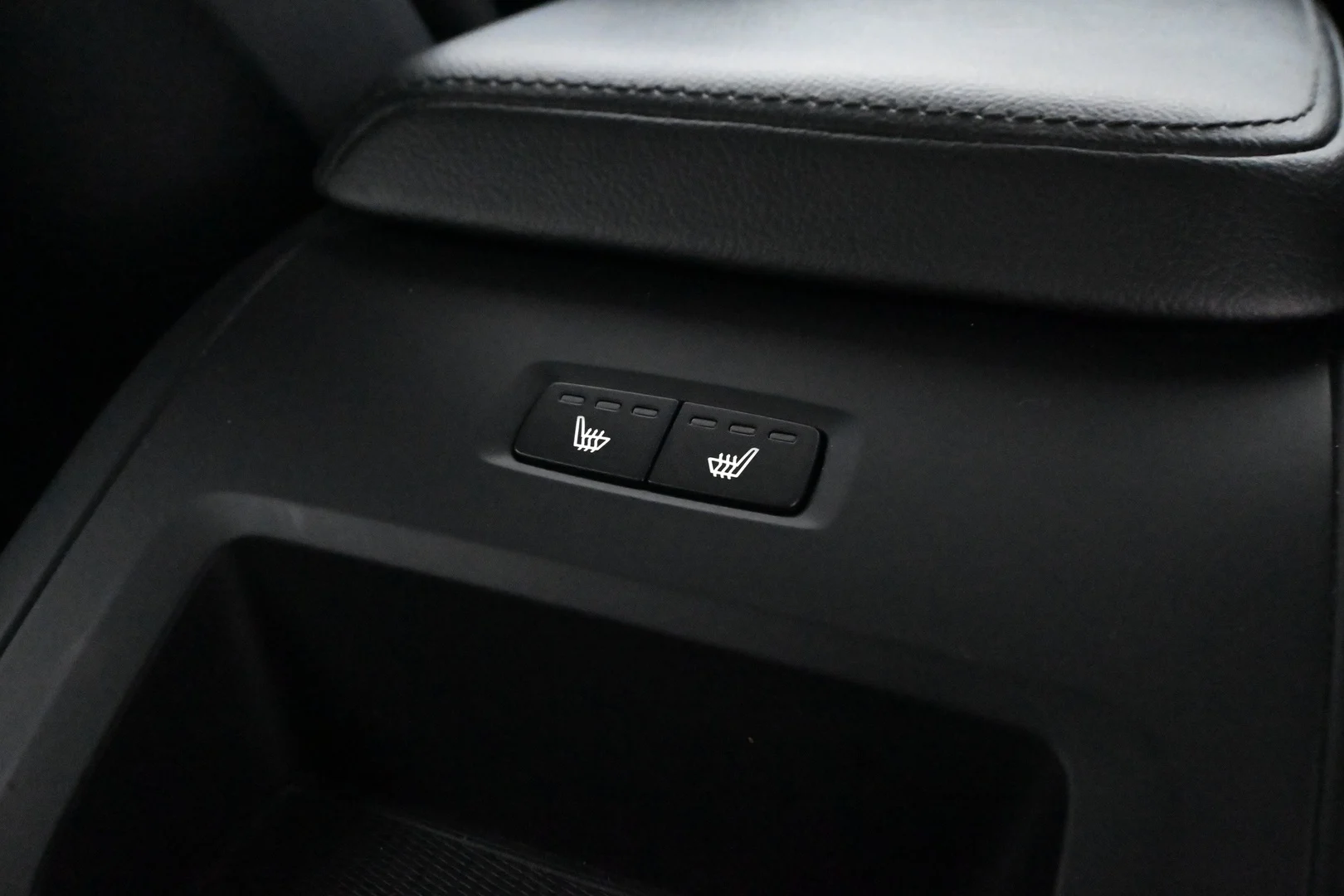 Car Image - 8Uq5UpF6b0Hrb57Fixt3t