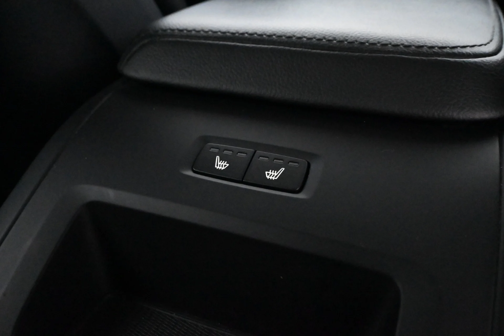 Car Image - 8Uq5UpF6b0Hrb57Fixt3t