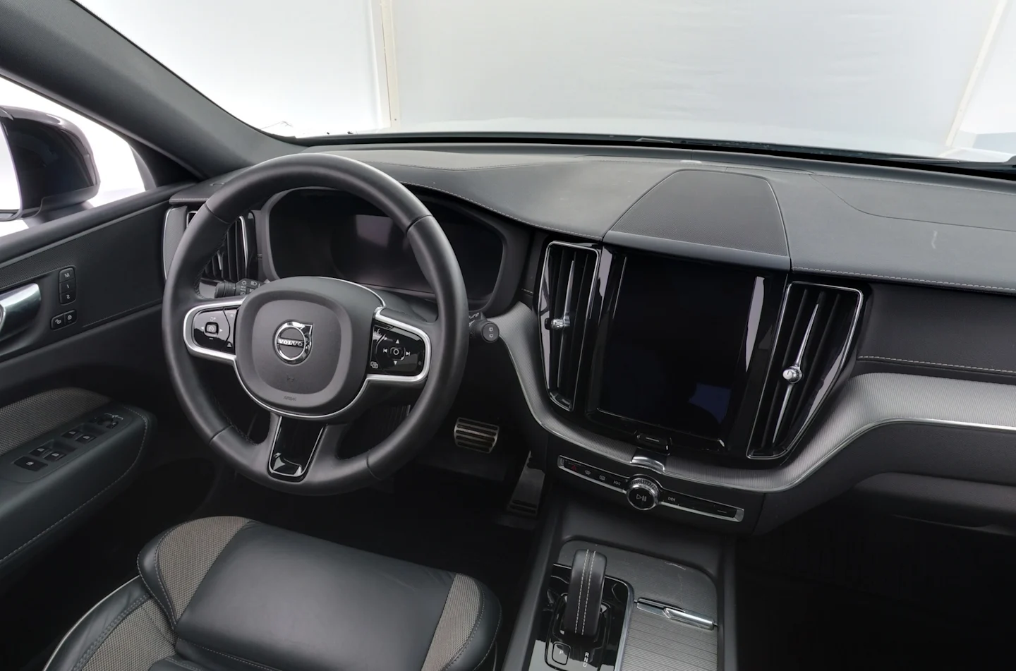Car Image - 1Gi9ls1ead1ZS1pXNuNhGT