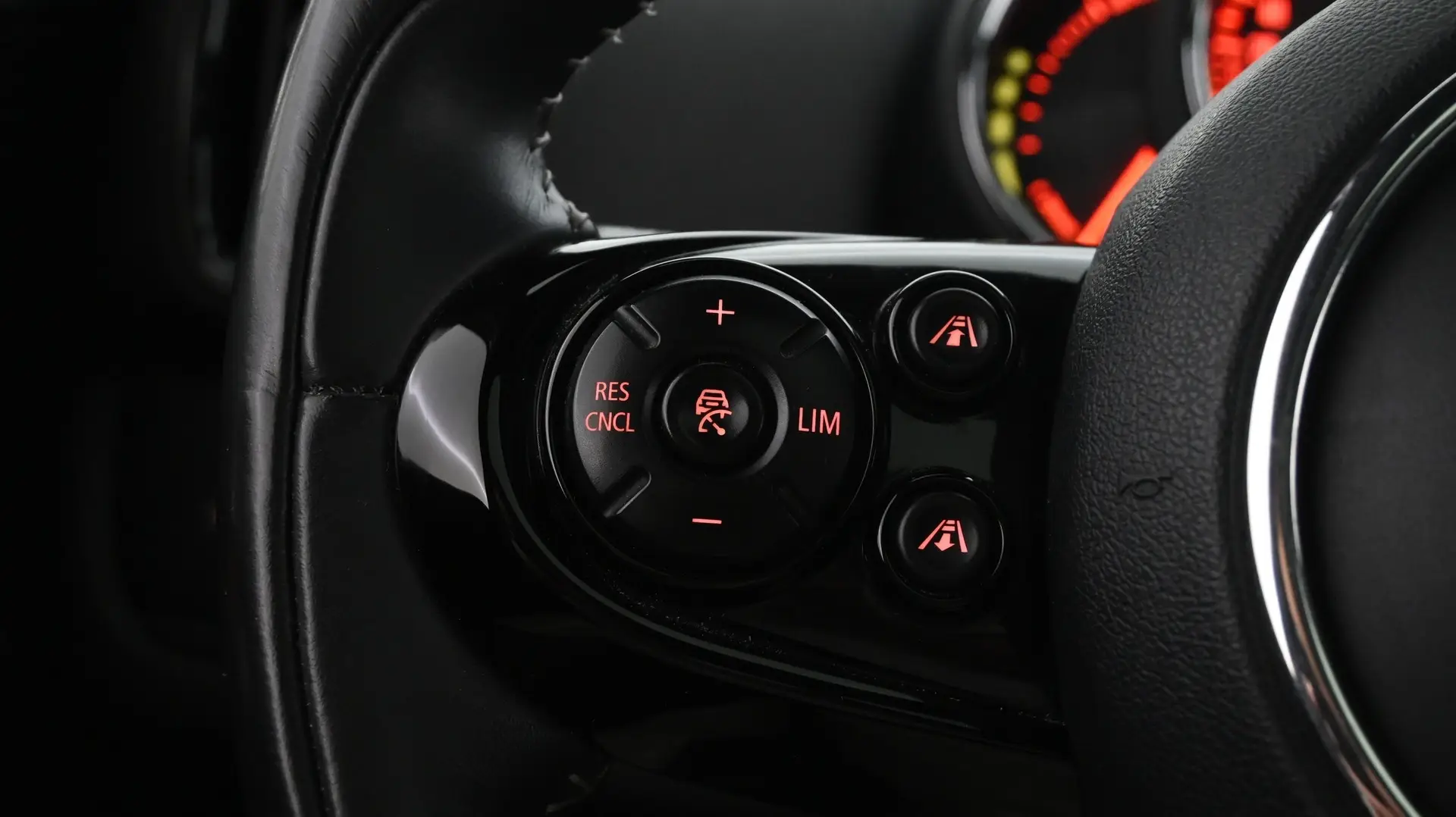 Car Image - 4KFSZ8nj8iIPlmlJsy7m5D