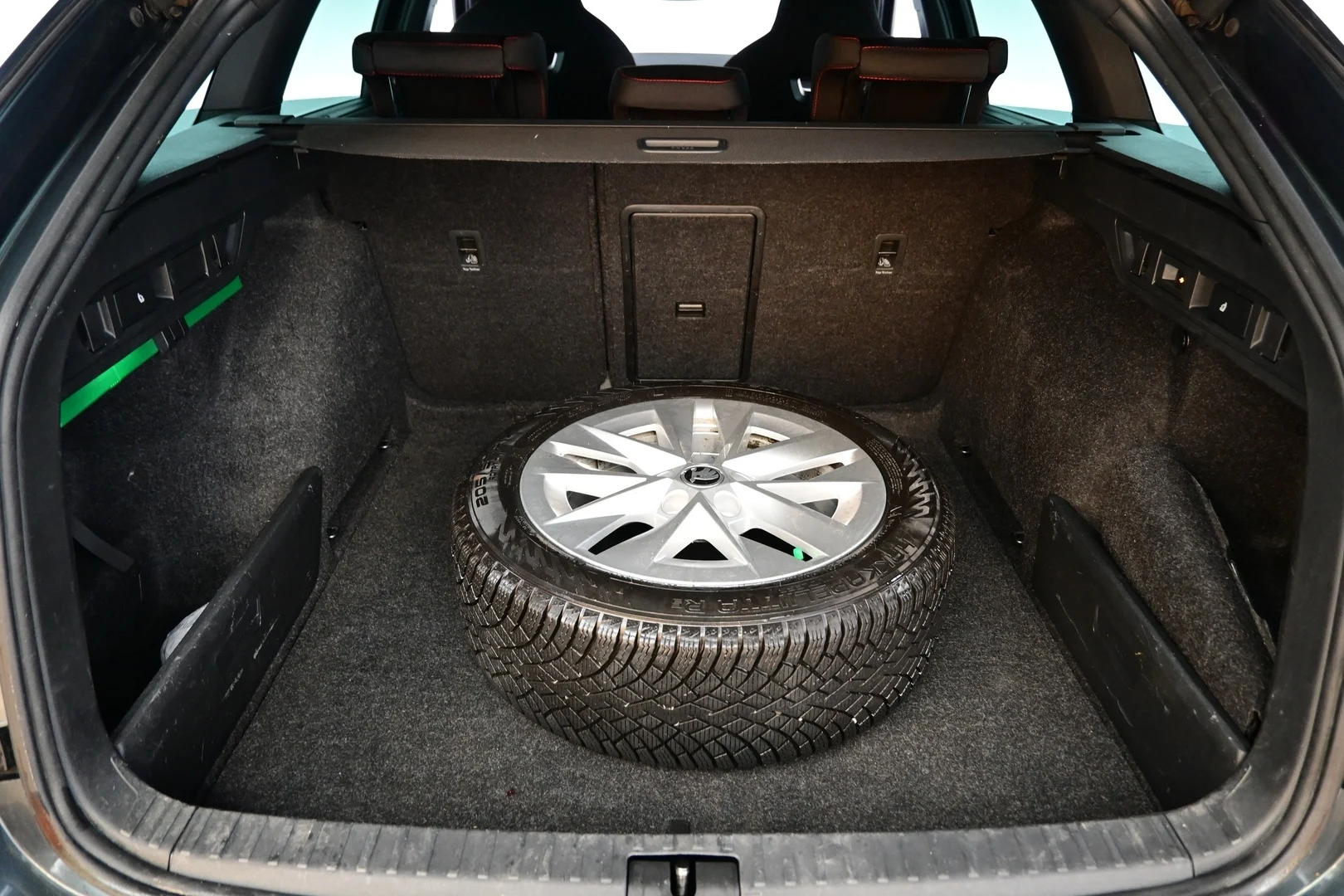 Car Image - 3ts1eHSWrDWJhJA7TNOYmY