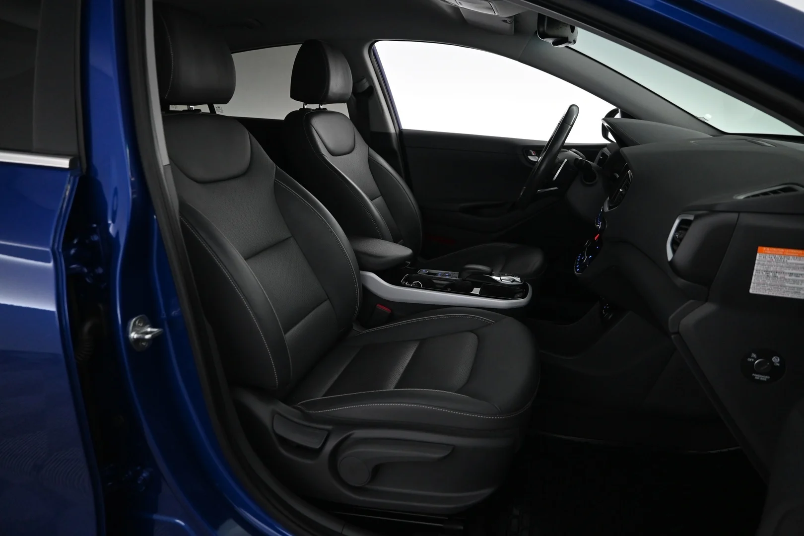 Car Image - 2WDZiRU2IUF3pAmzLe9wQT