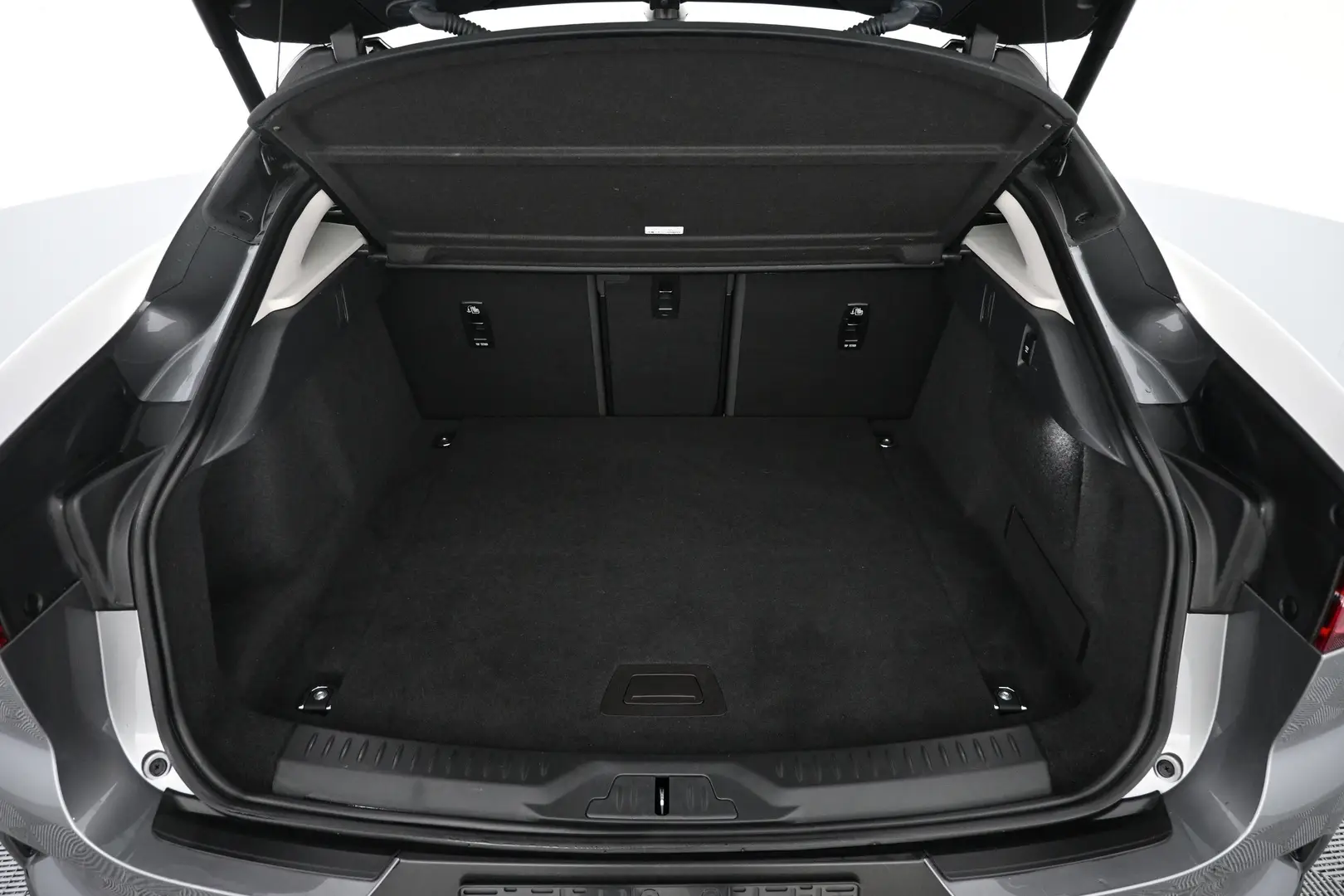 Car Image - 4z8Y2QjsbWZuc8cAdZo3tn