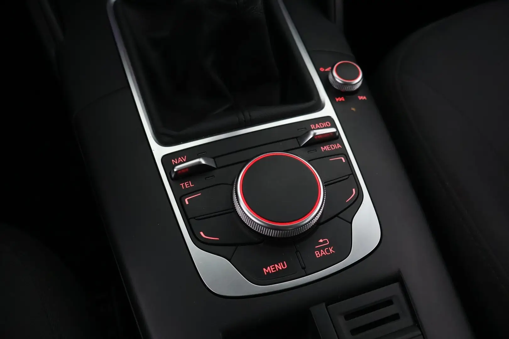 Car Image - 1gbi7bpJdICcSr129y8QsH