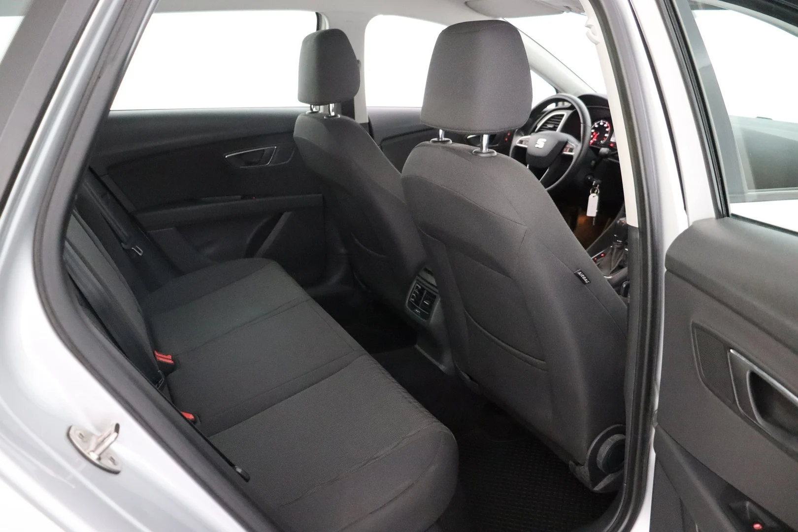 Car Image - YPOrlWmJmYLNe6C14EcXY