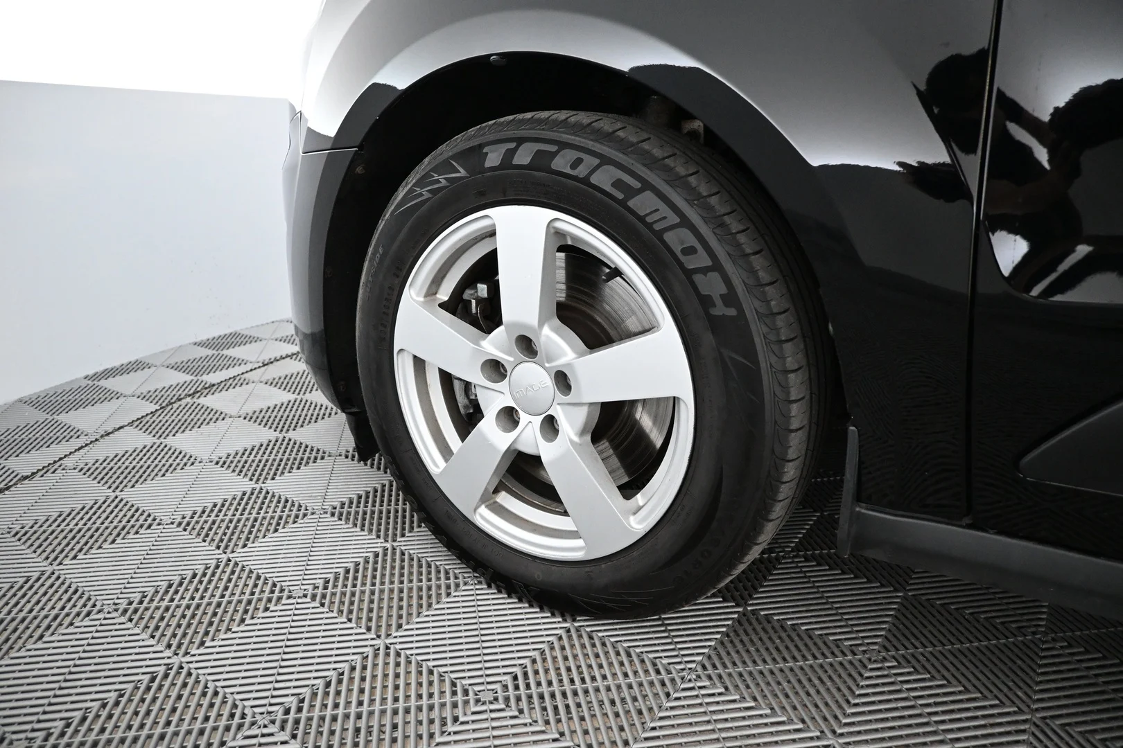 Car Image - 4QpJy4Ad2U01PrcdC5eorE