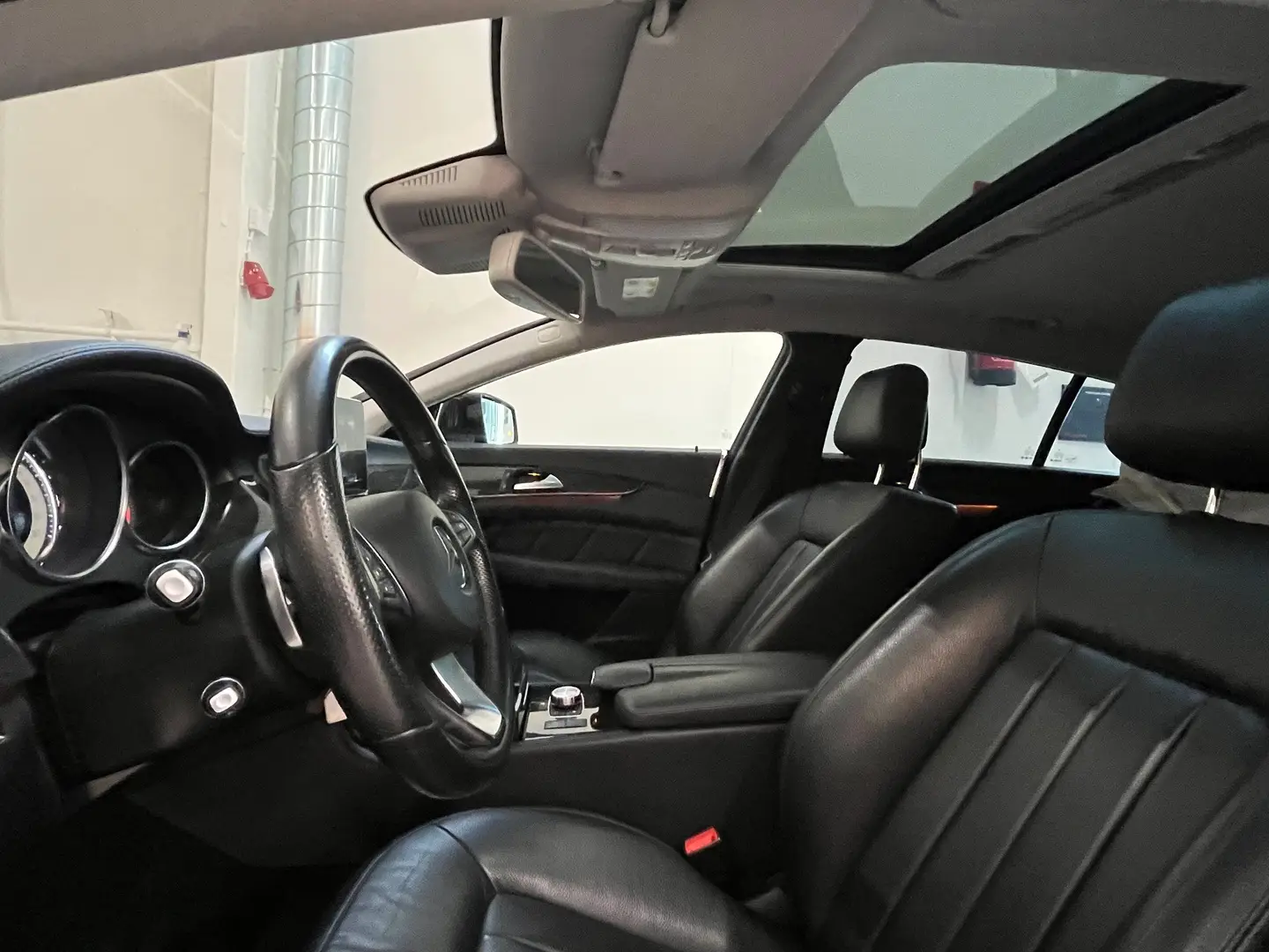 Car Image - Yn0nuaQfHtO13MpAuOS9P