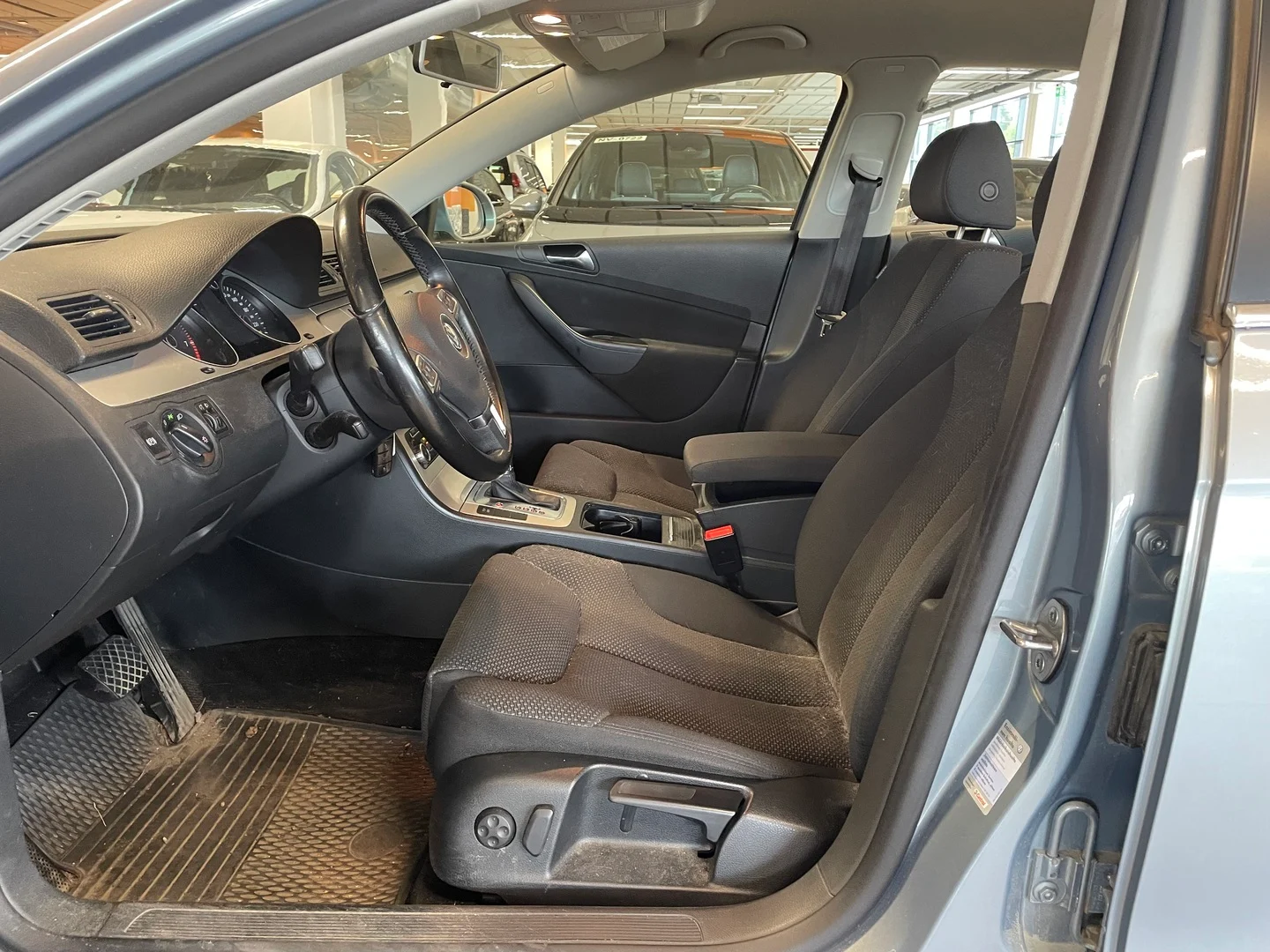 Car Image - 4ngzmHLN1YfmHfrgSdkN3l