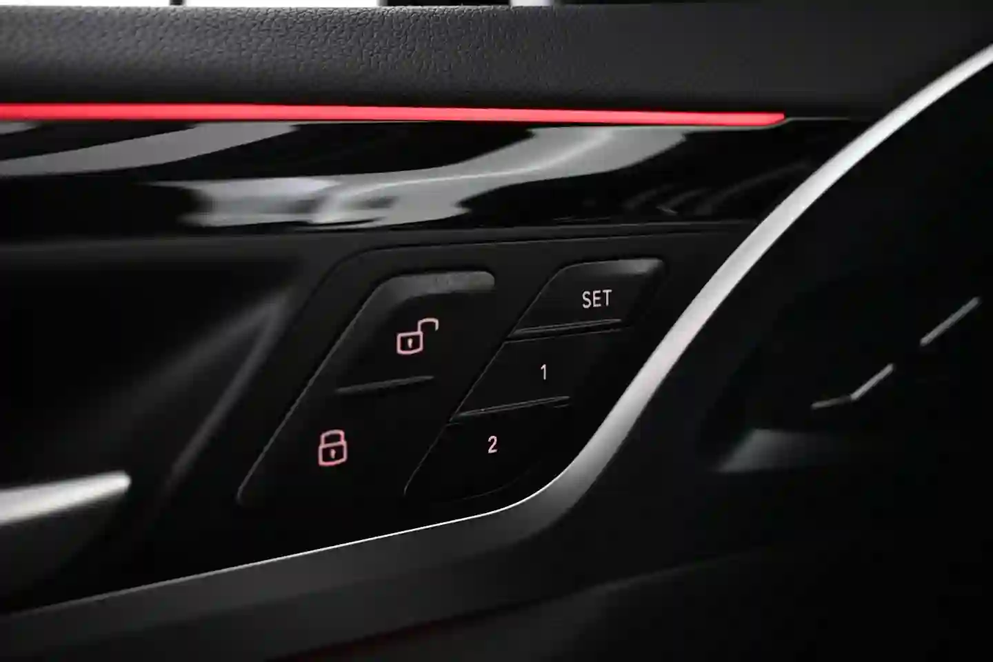 Car Image - 6iLASqGFR5Weqnzj4Jpbcc