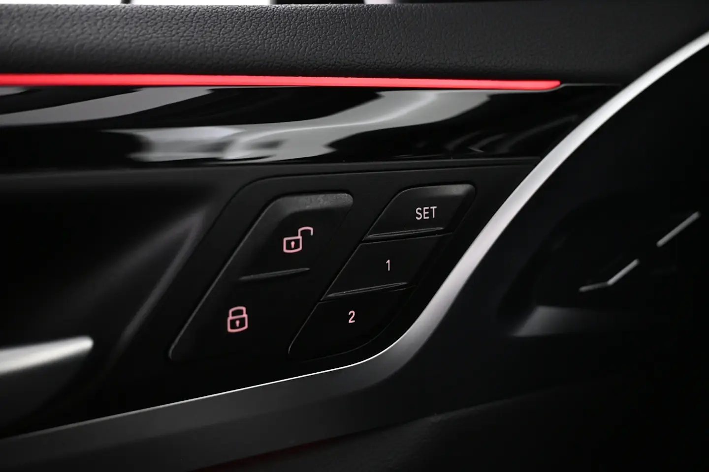 Car Image - 6iLASqGFR5Weqnzj4Jpbcc