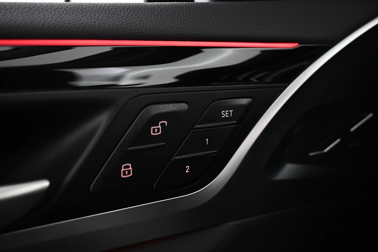 Car Image - 6iLASqGFR5Weqnzj4Jpbcc