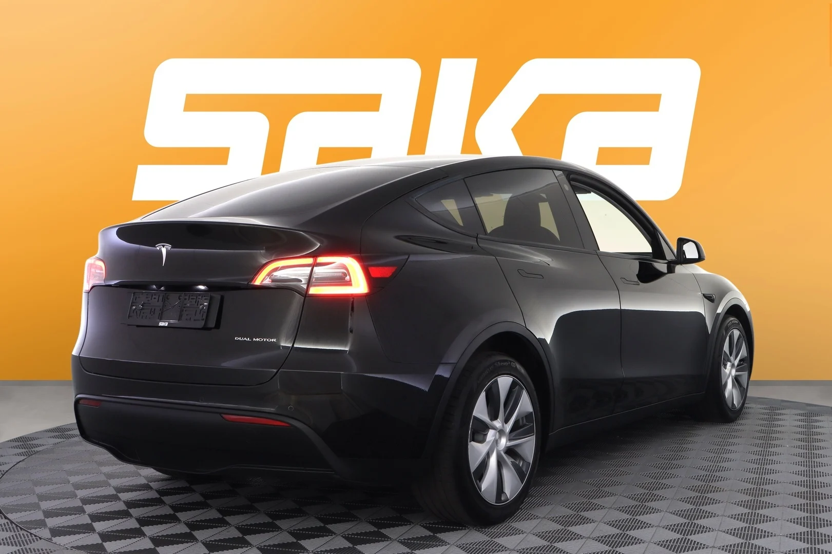 Car Image - 46wBA2KVgO2O7WS9L9qZfk