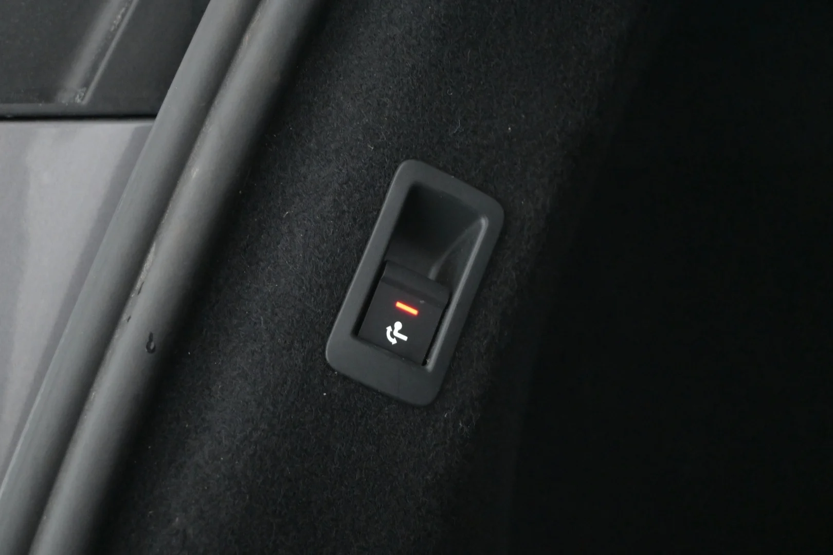 Car Image - LaDA1ZLgd21OJMZKhtWnL