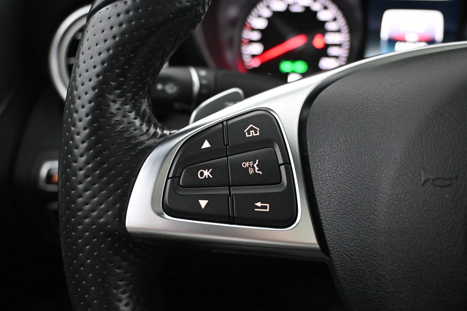 Car Image - 4p2JNSYmC5nopIULj7WLo7