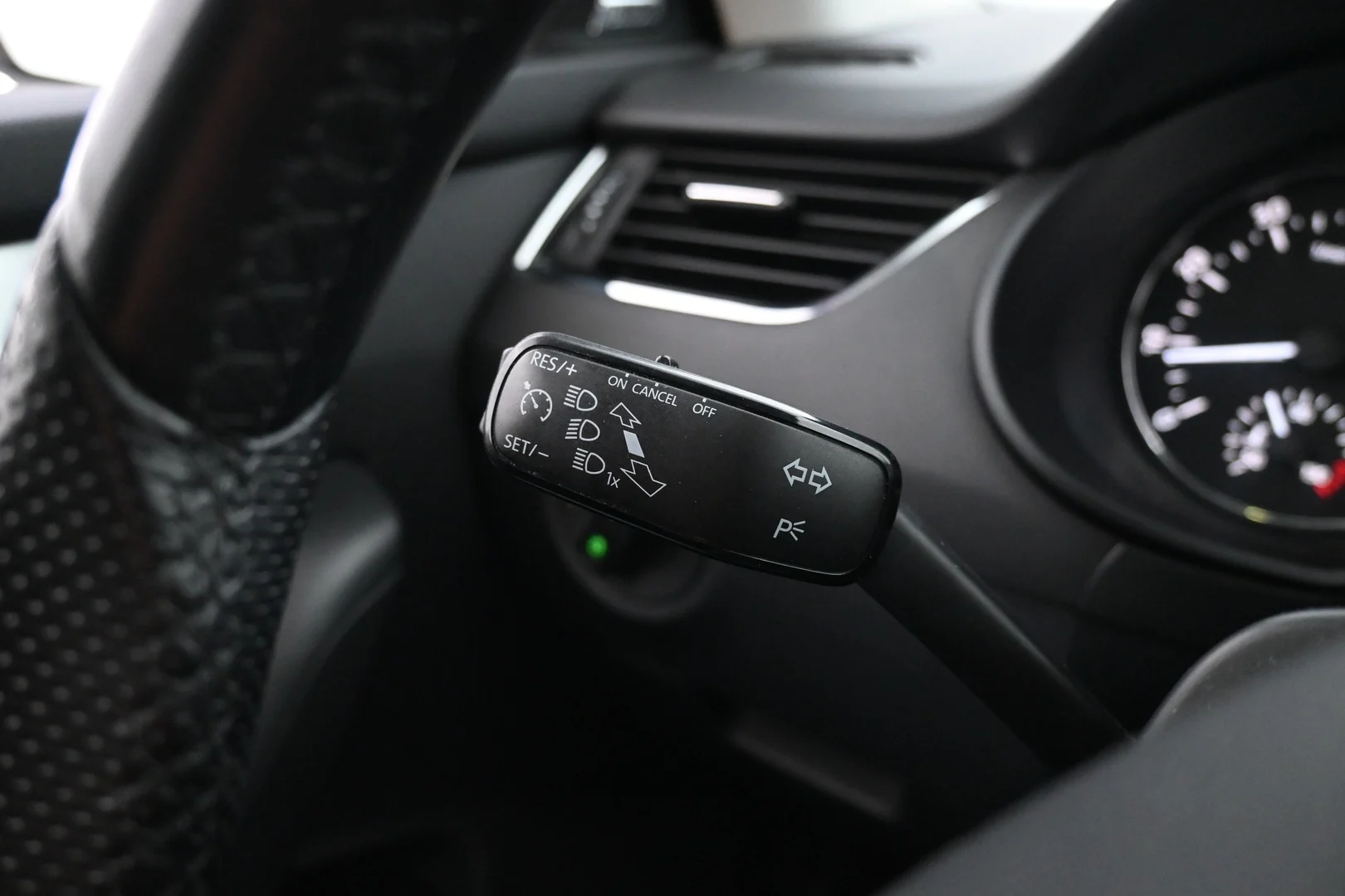 Car Image - 2Q4XcGlGjuImrbX3qycF8