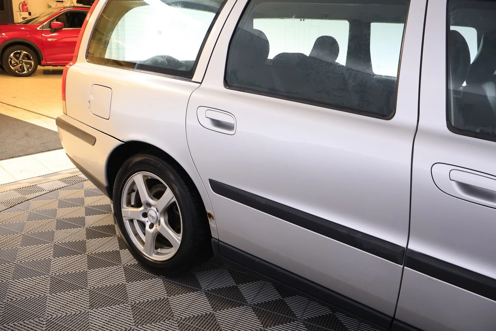 Car Image - 6KhC91tMKlHm6VIt7x8vs1