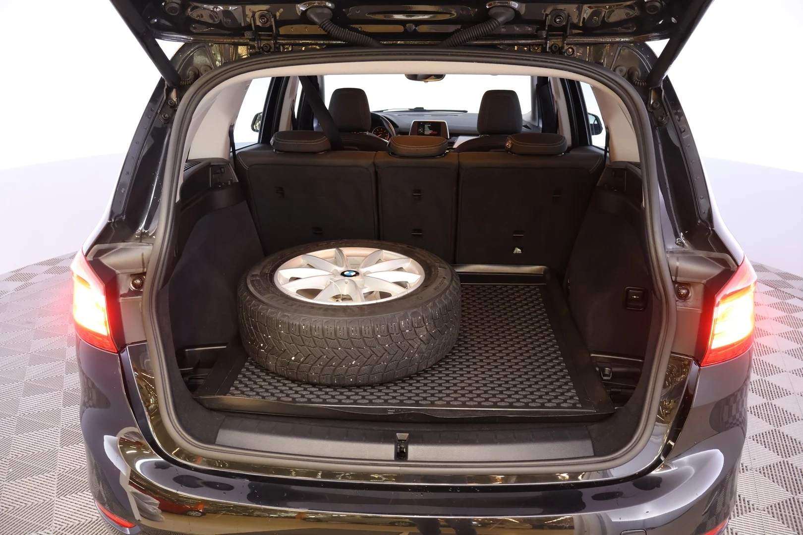 Car Image - 7ozzoNQlR8735PvkEARZZT