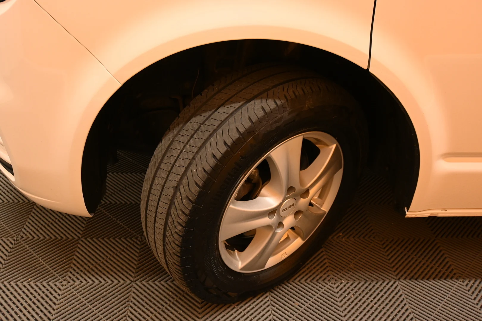 Car Image - 4gckkPhKW50GxxSqEfb9iY