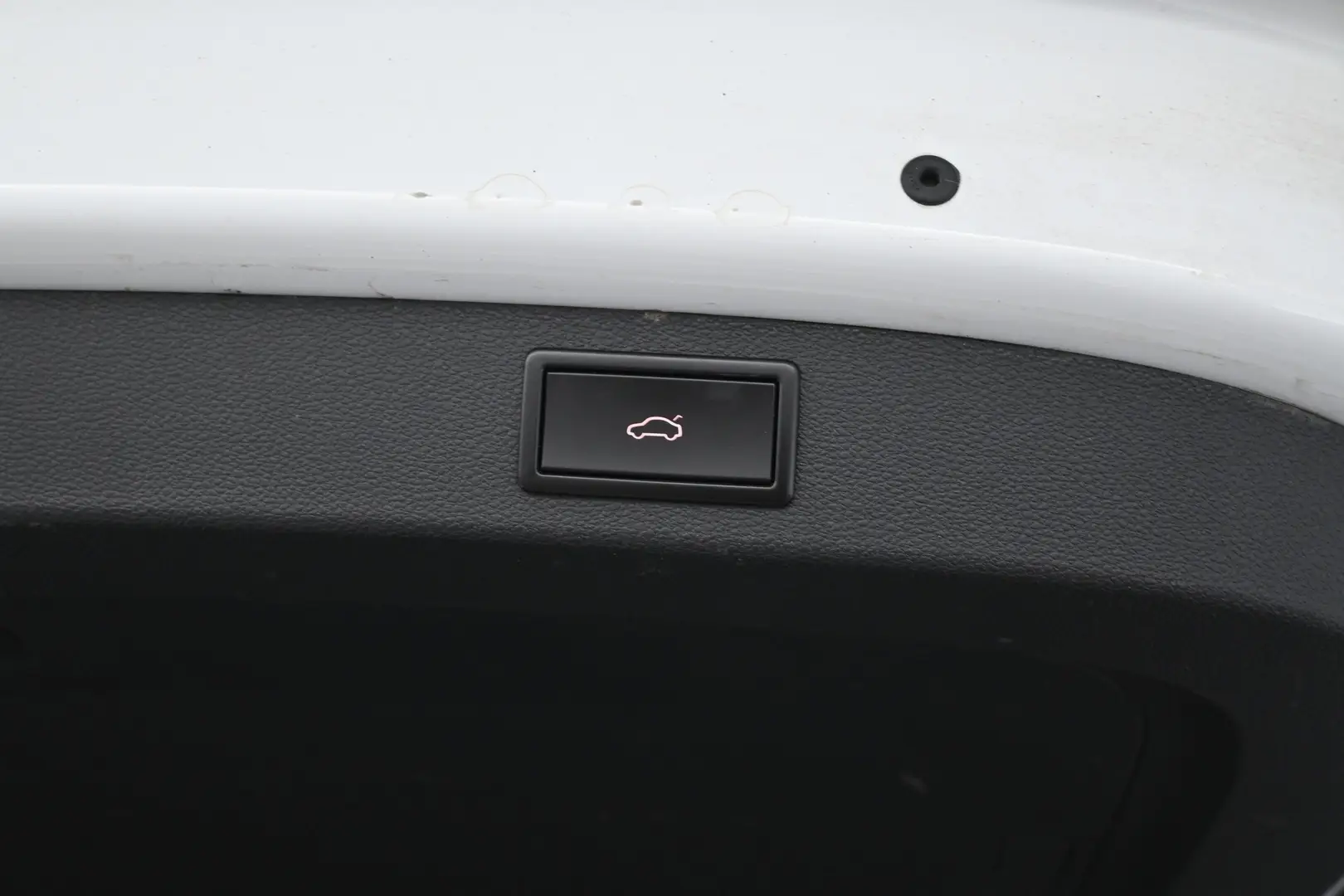 Car Image - 1lgOXsAKYKM1xOmFq3Tg5b