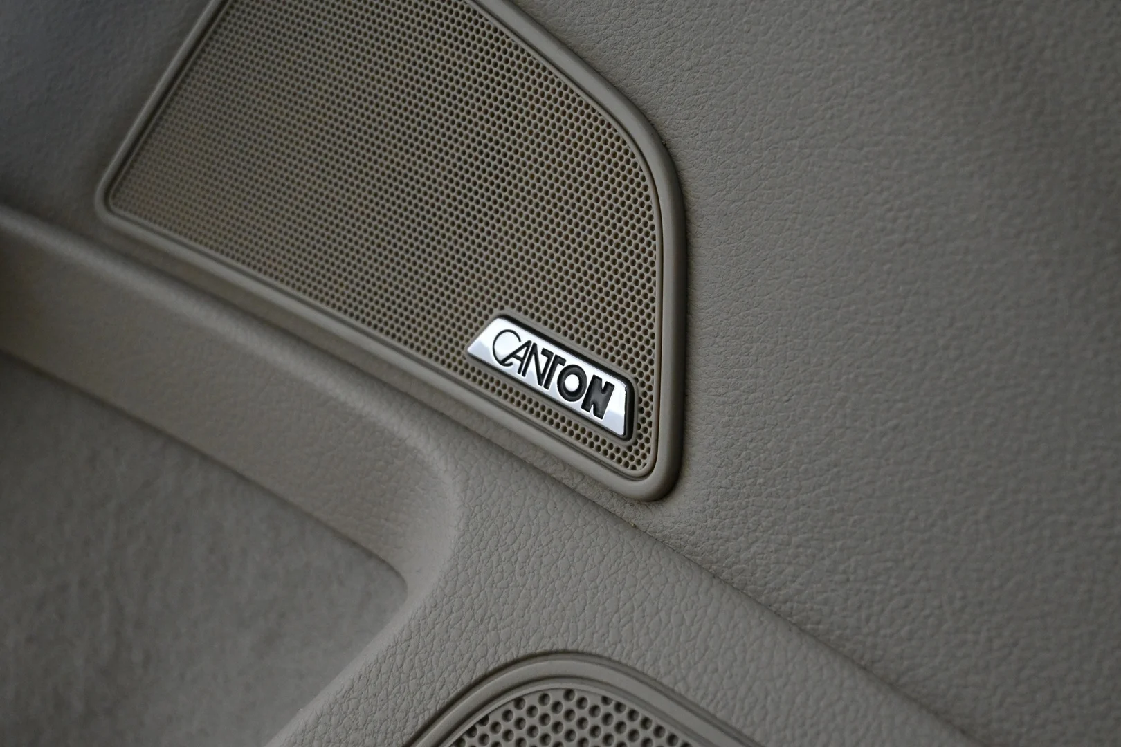 Car Image - 1OH9ZvhYfVXhF1khirKzEz