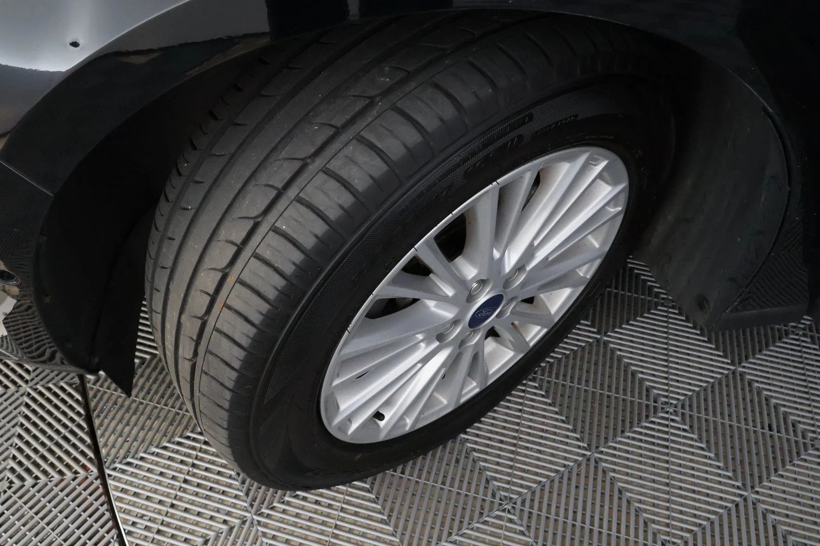 Car Image - 2AwOiBvQTB5dy0ki51KvKY