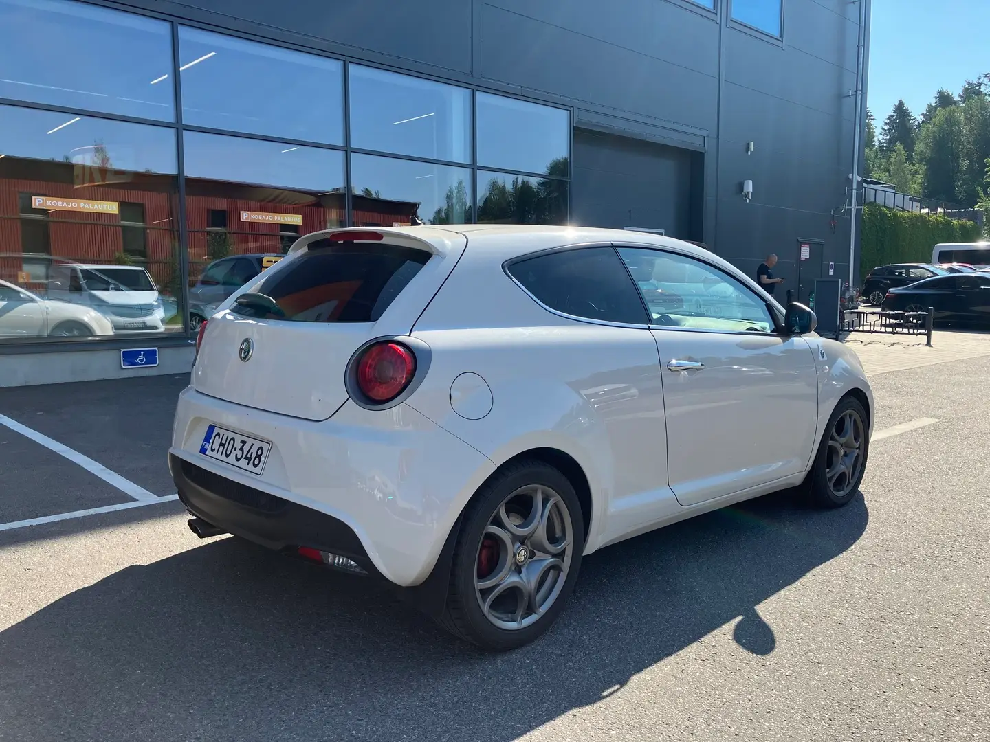 Car Image - 7ydKj9Nz8hufxerHE6A1tR