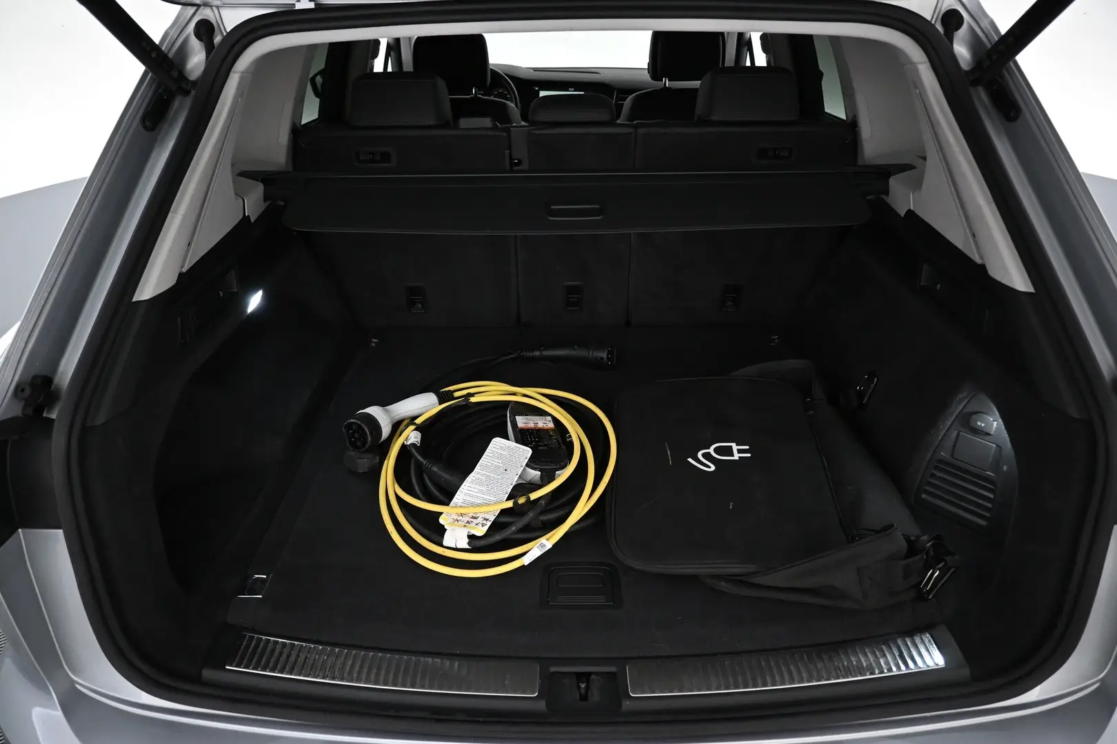 Car Image - PG3jZk6VRWkdzr5Cvq8AX