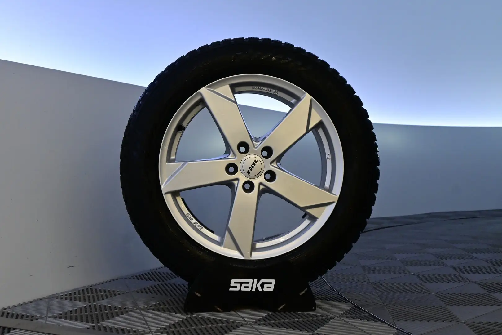 Car Image - KH1re8yu03QPWkfLW8P14