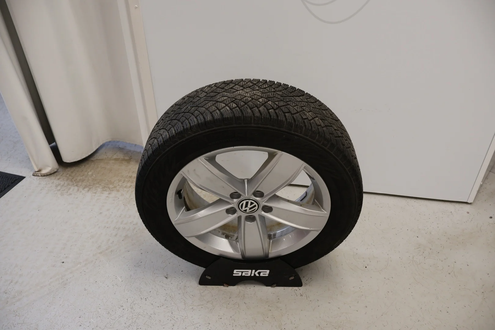 Car Image - W8VJwihnkg52nay5dYEd9