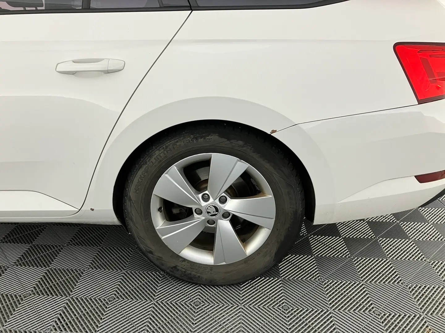 Car Image - 1GYt8zCfA90vLSVuf6sAfk
