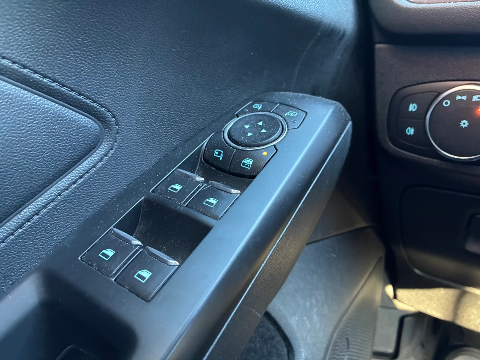 Car Image - 5lwYpIQTAcEJjC8siRmJFp