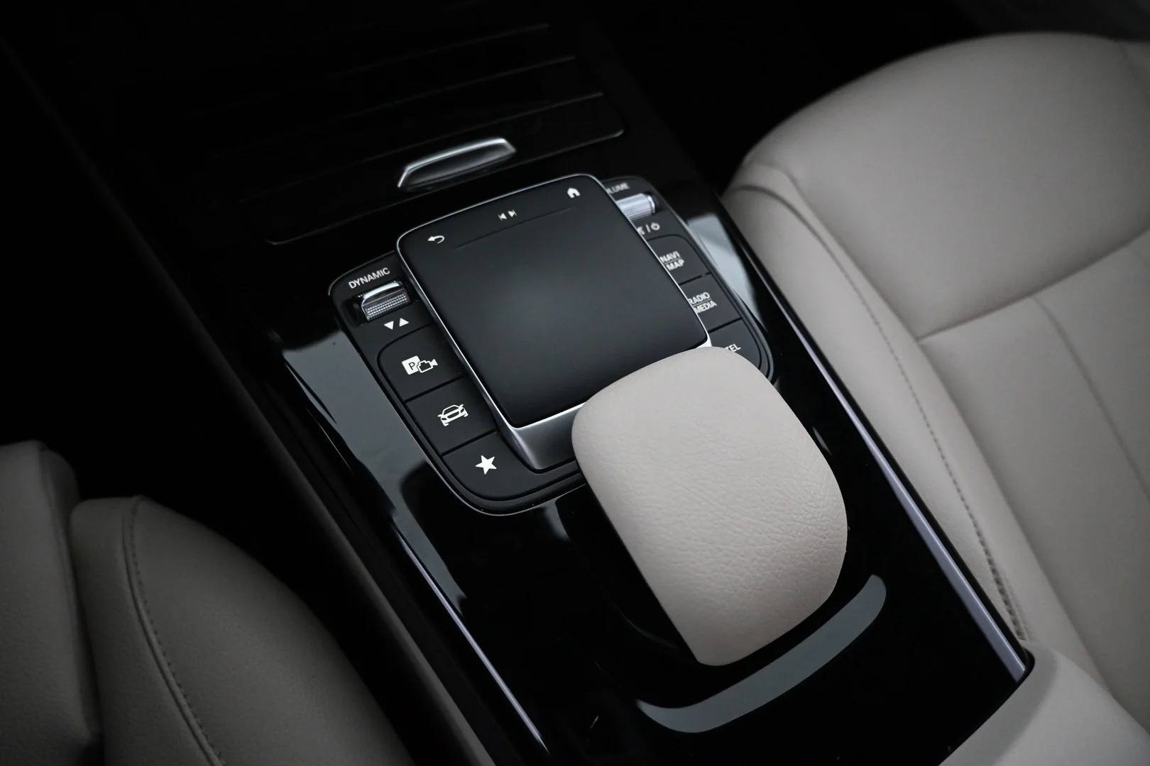 Car Image - 8bhIc7sBoCBueMNQpToYd