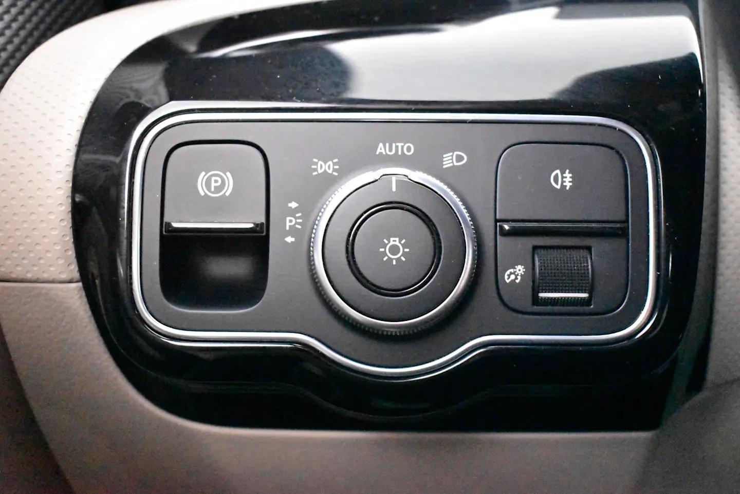 Car Image - KgfFSlIOkkcNvhXb7OA6c