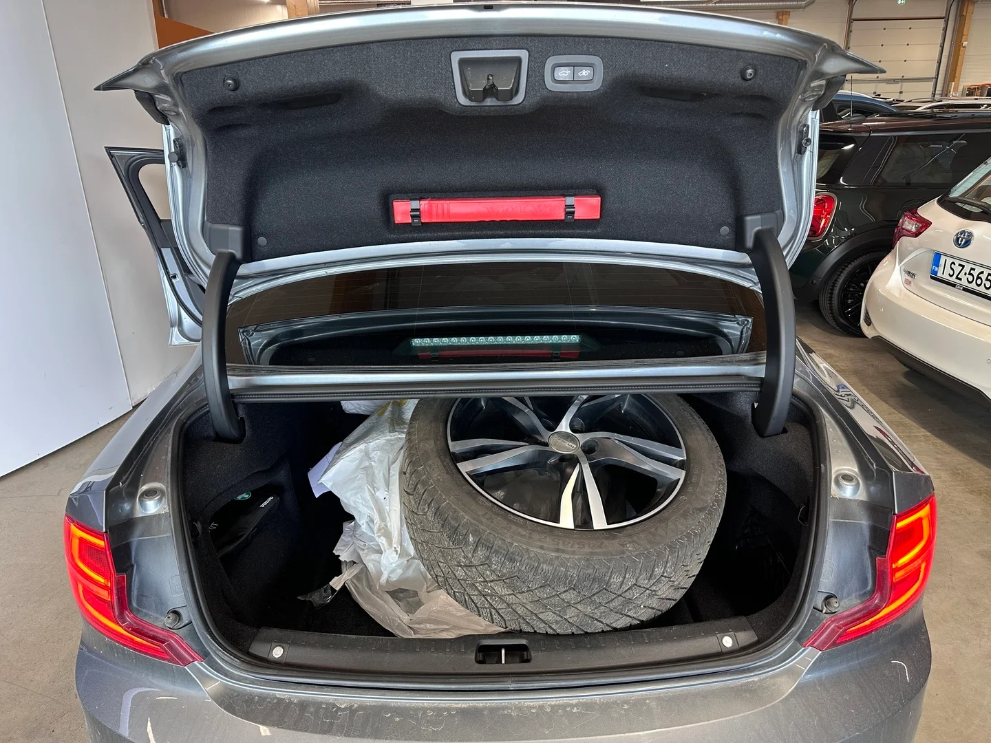 Car Image - 2KgWMmuFHb1NQnGS5pizda