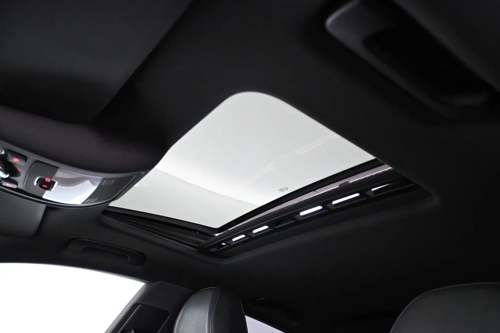 Car Image - 2zQ5M5AU9aSQ8pnoROfcgM
