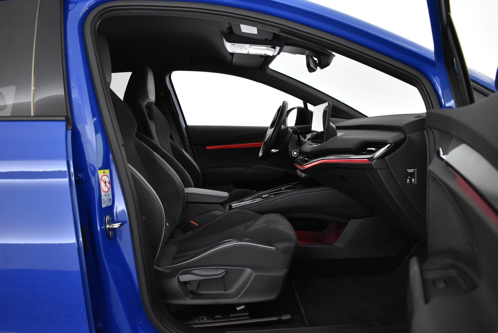 Car Image - 60cB9zzfq0iPbJJnD5TeIa