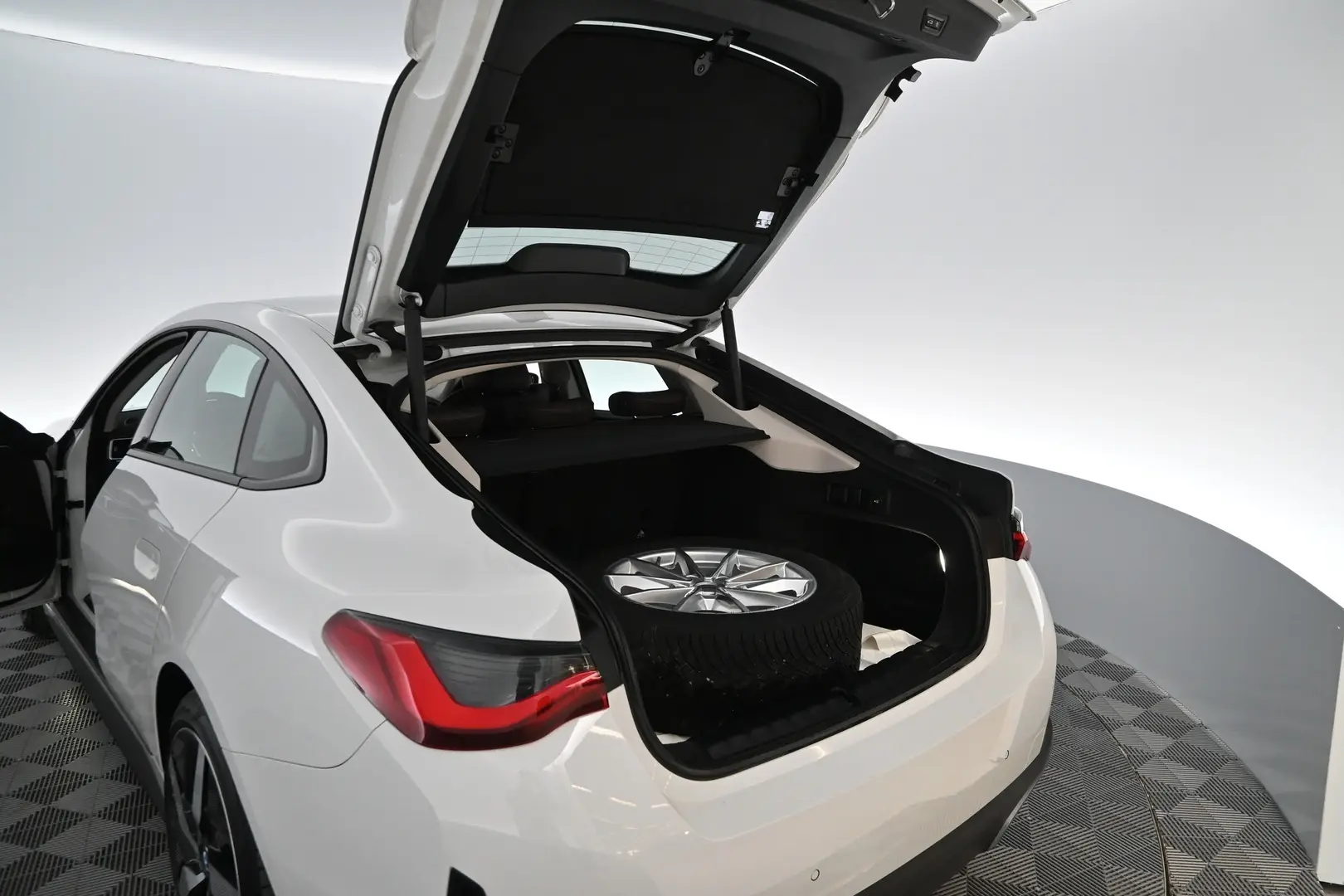 Car Image - 1g0sQFcRIx8Orgqf4jvdwi