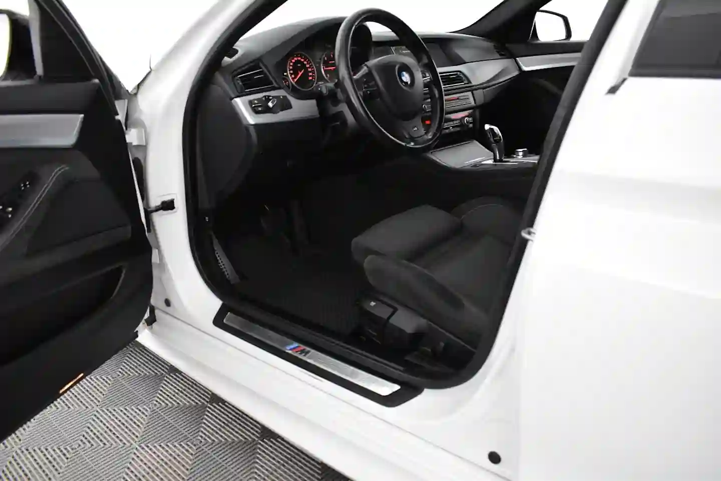 Car Image - 7Bmcu0q4rK4igqAKIRTJfM