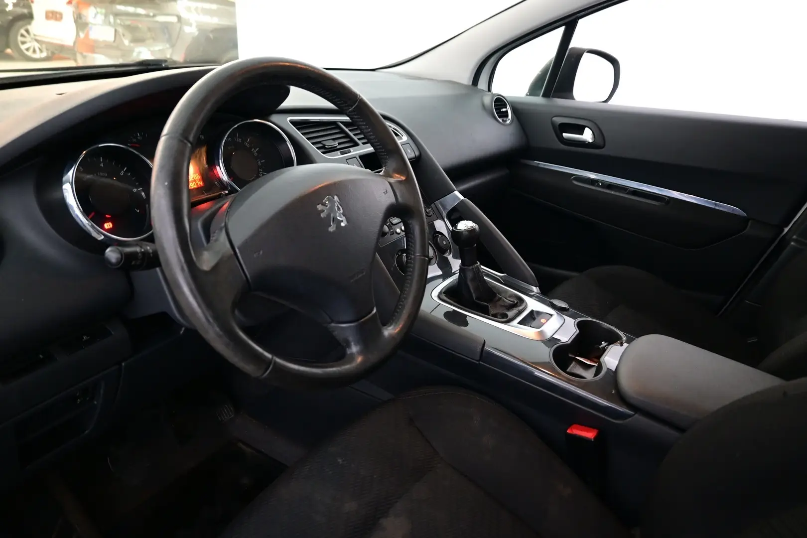 Car Image - 1nYr4lvOSO64vJMU4y3lOu