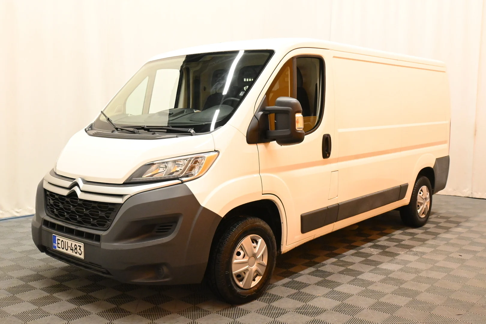 Car Image - r70oq0DdFb3lXrDsV44un