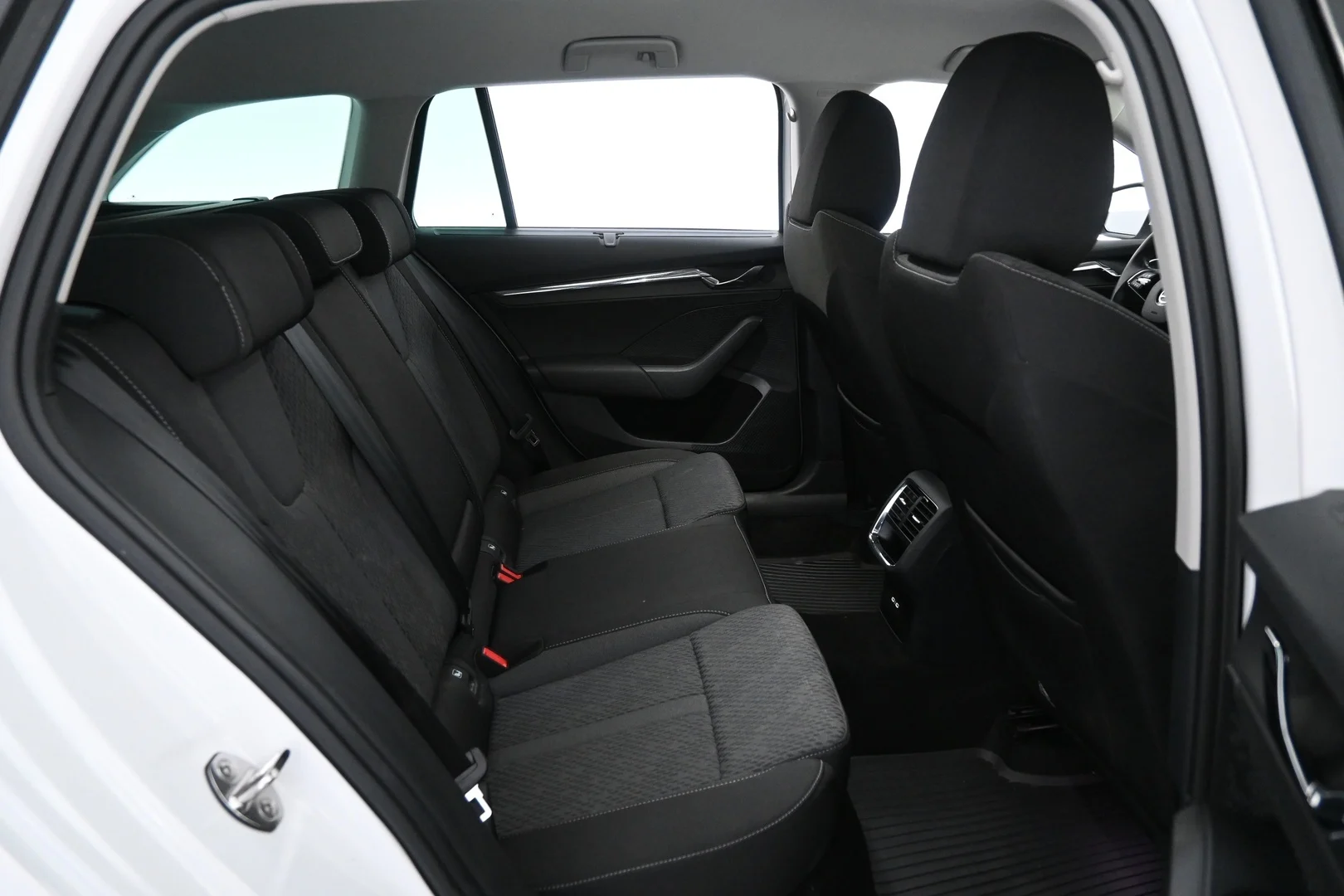 Car Image - 7uhLO6zCgqK79udeaDwj9N