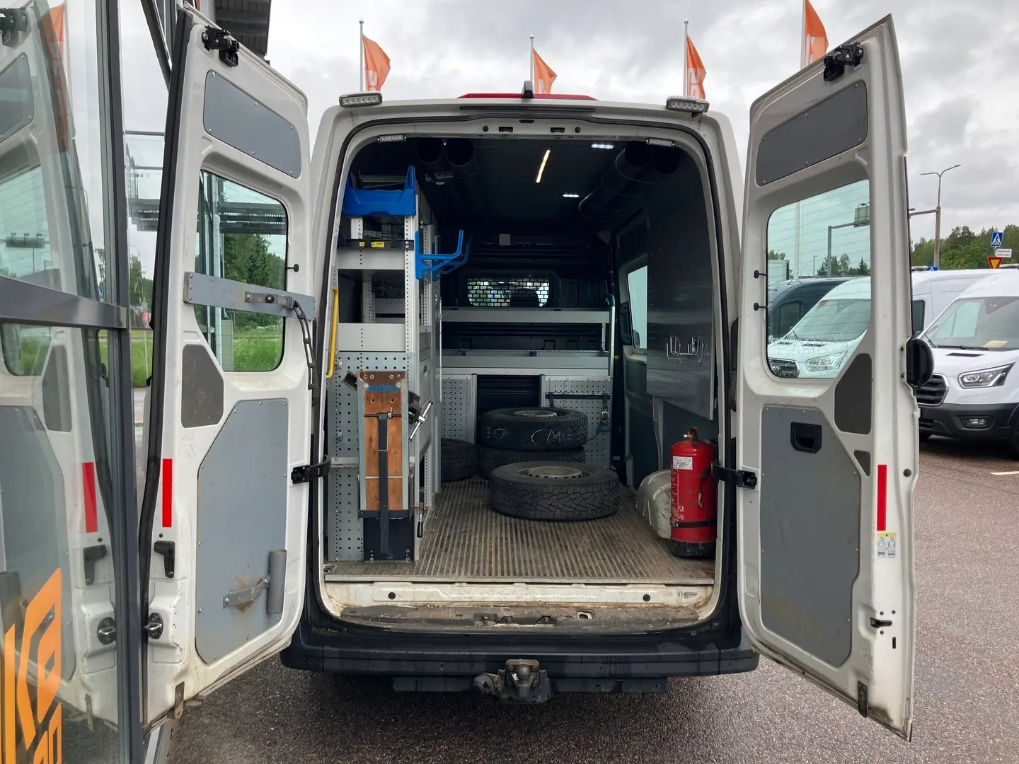 Car Image - 6TujzC3l3t2pVvOm5FiQR9