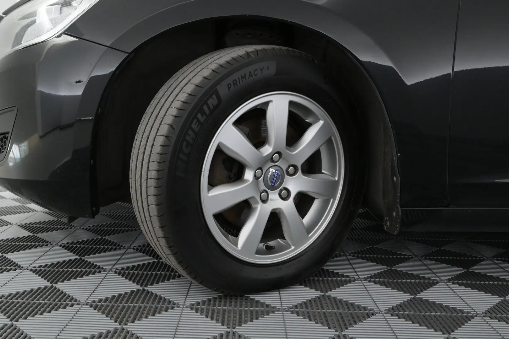 Car Image - 7gdoDuqGRWMU4jFxGaJ6KN