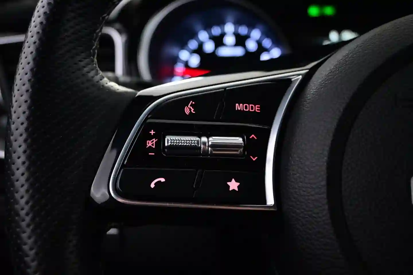 Car Image - 1afBniKKkVOUEPQ3G2tUGa